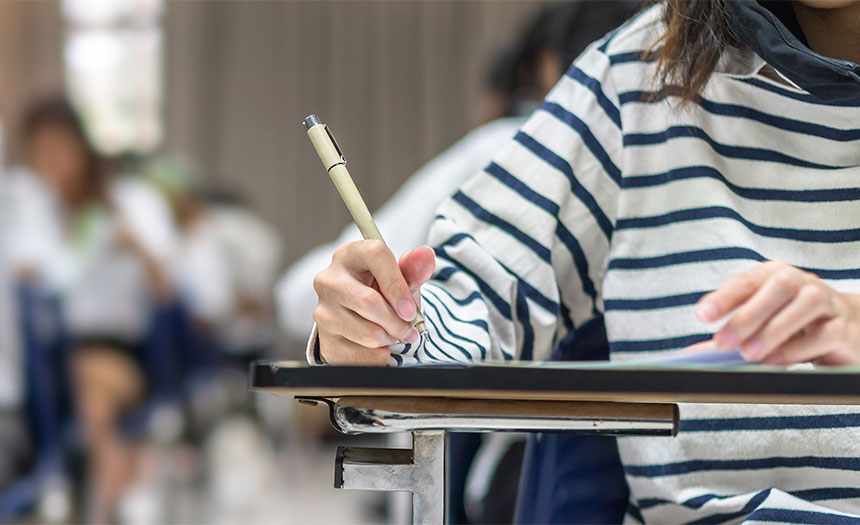 la Educación