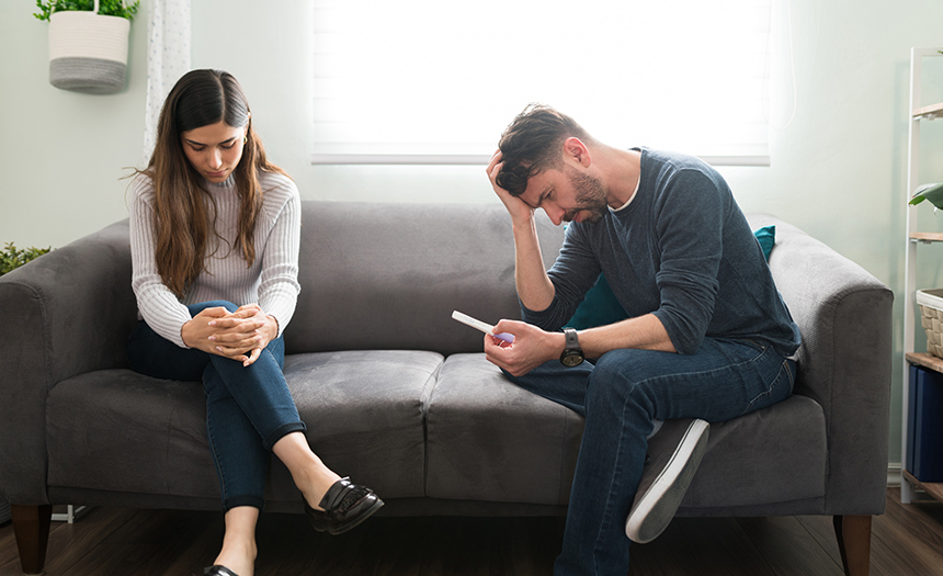 distante pareja